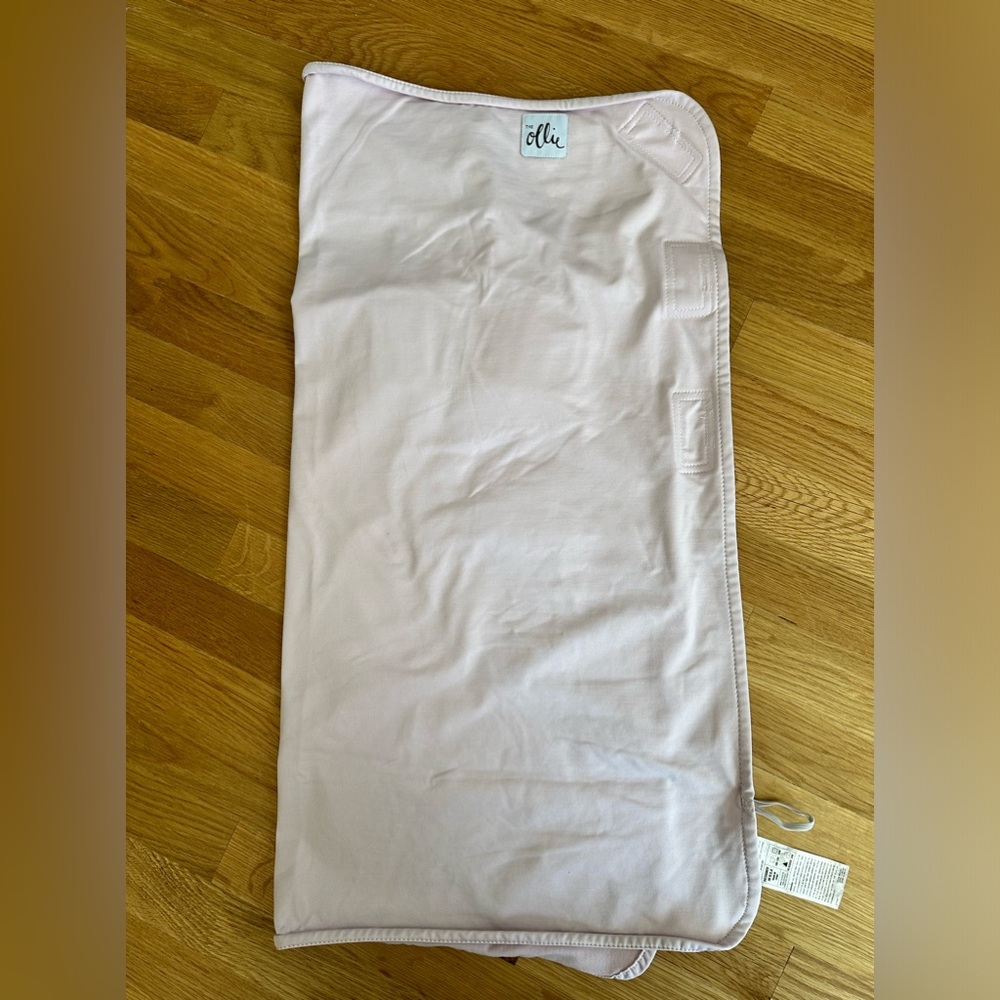 Ollie swaddle light pink GUC